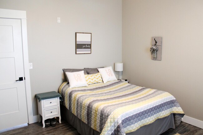 Building Photo - 703 Legacy Dr