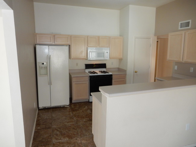 Building Photo - 6000 Burgos Ave NW