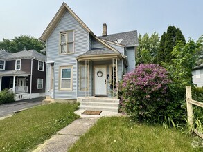 Building Photo - 370 Bent St