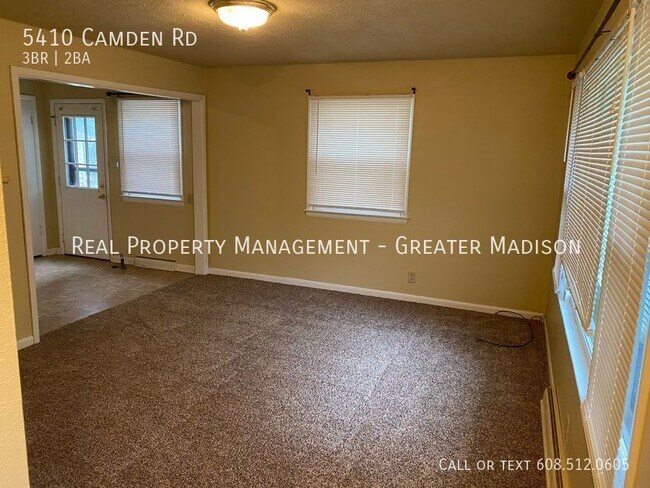 Building Photo - Newly Remodeled 3 bedroom duplex with a 1 ...