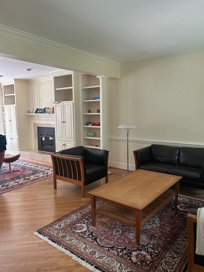 Foto del edificio - 921 Vestavia Woods Dr