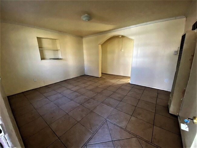 Building Photo - Very Nice home 3 bedroom 1 Bathroom with E...