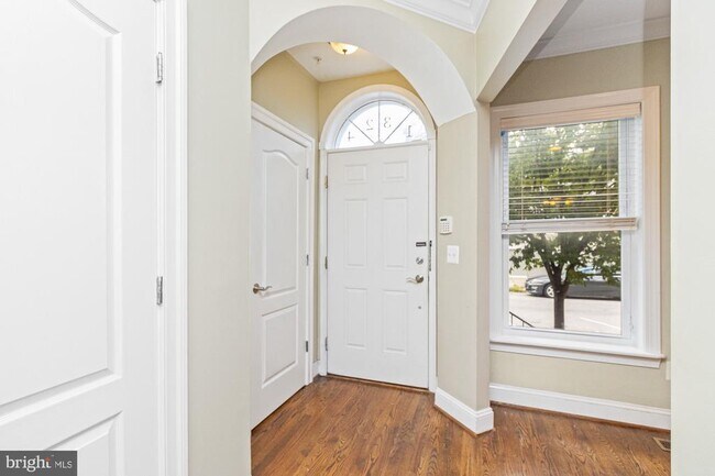 Building Photo - 1324 Race St