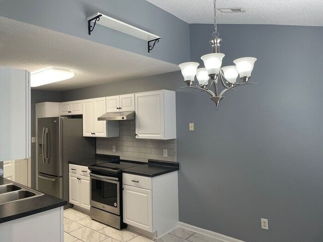 Building Photo - Beautiful 3BR/2BA Ranch Now Available in Booming Steel Creek Area!