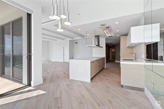 Building Photo - 17301 Biscayne Blvd