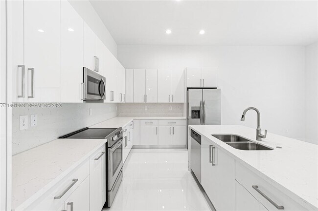 Foto del edificio - 21326 Old Cutler Rd