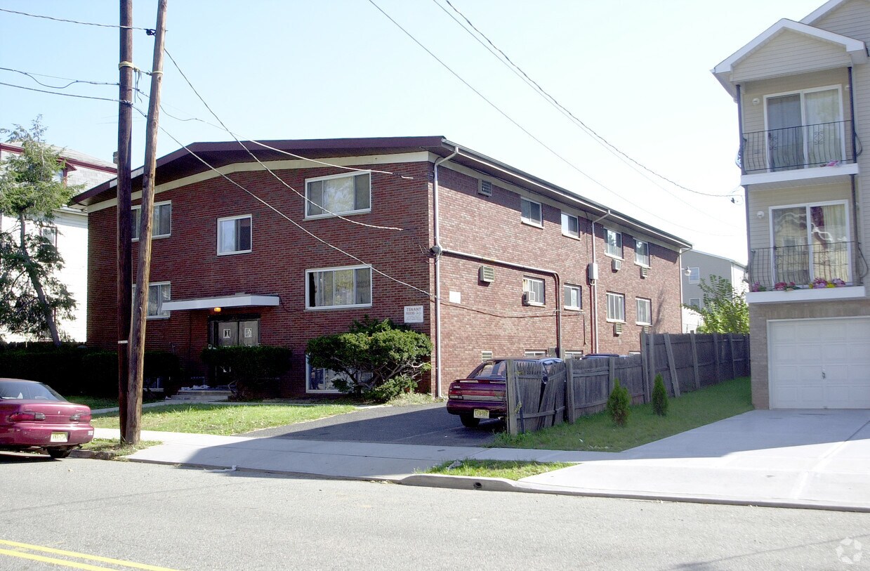 Building Photo - 519-523 Monroe St