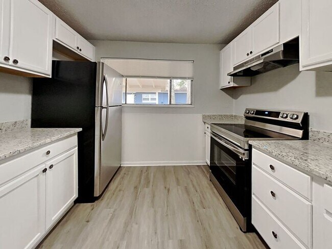 Foto del edificio - 6923 Miss Muffet Ln N