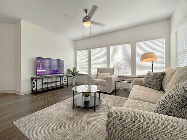 Building Photo - 2615 N Grady Ave