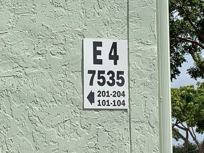 Foto del edificio - 7535 S Oriole Blvd