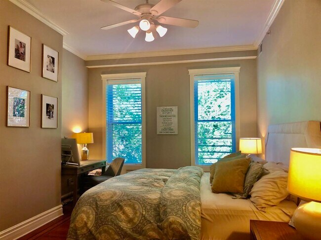 Foto del edificio - 1022 Hudson St