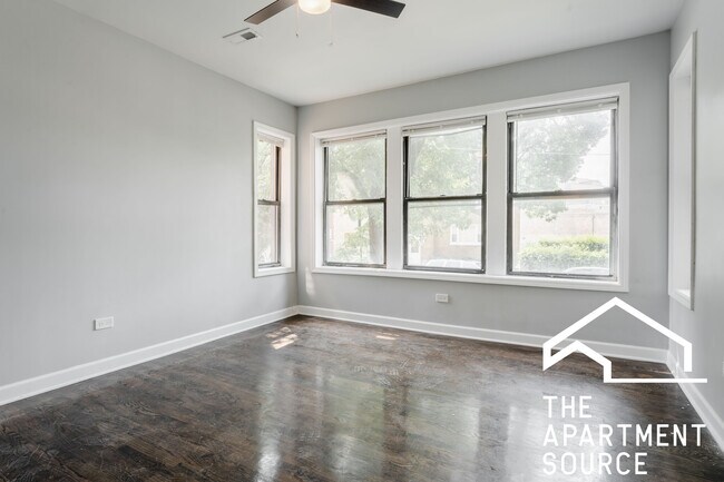 Foto del edificio - 3301 N Harding Ave