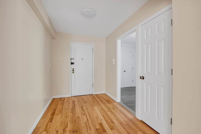 Foto del edificio - 1730 E 14th St