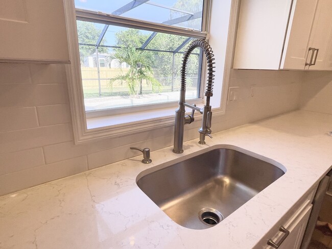 Foto del edificio - 179 Bamboo Ave SE