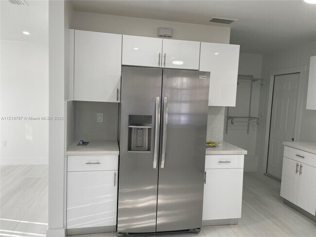 Building Photo - 2751 SW 21st Ter