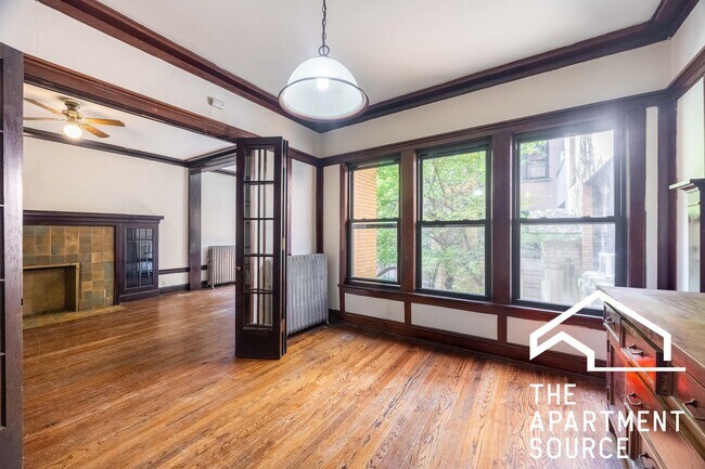 Foto del edificio - 2426 N Sawyer Ave