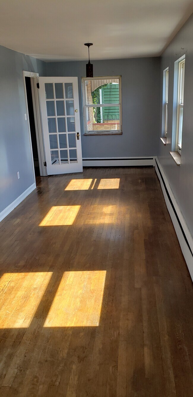 Building Photo - 656 Duss Ave