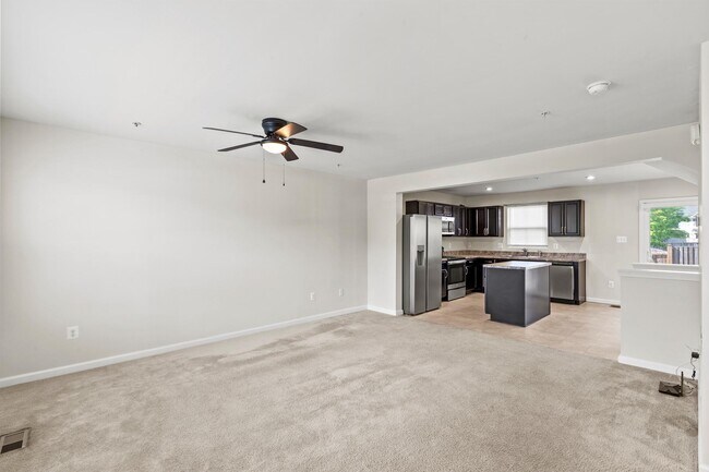 Building Photo - 46310 Creeping Primrose Ln