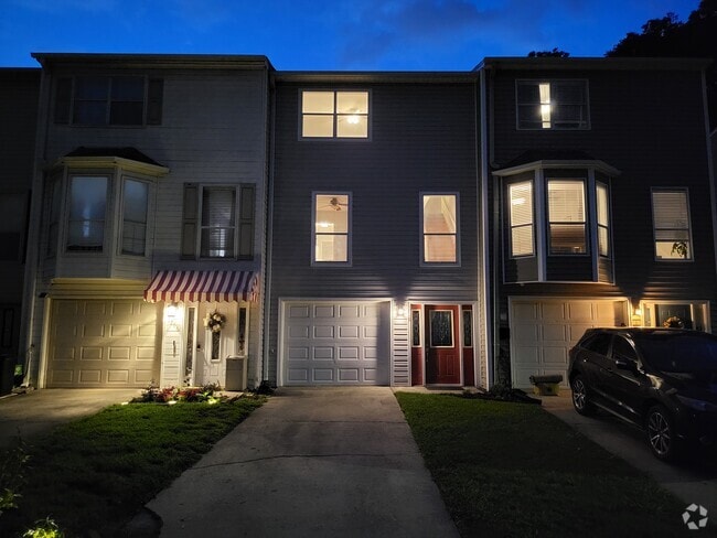 Building Photo - 1718 13th Ct S