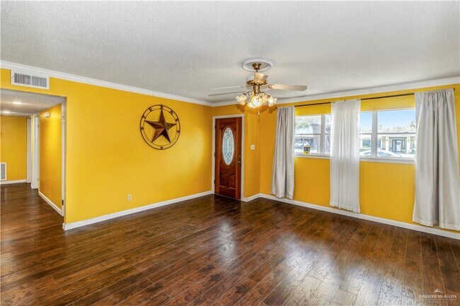 Foto del edificio - 1706 Hibiscus Ave