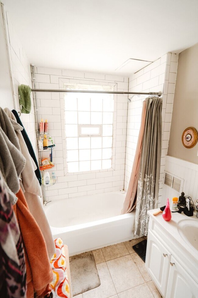 Foto del edificio - 1820 3rd Ave N