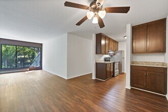 Living Room - 430 Mendota Apartments