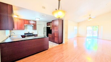Building Photo - 5995 Laguna Ranch Cir