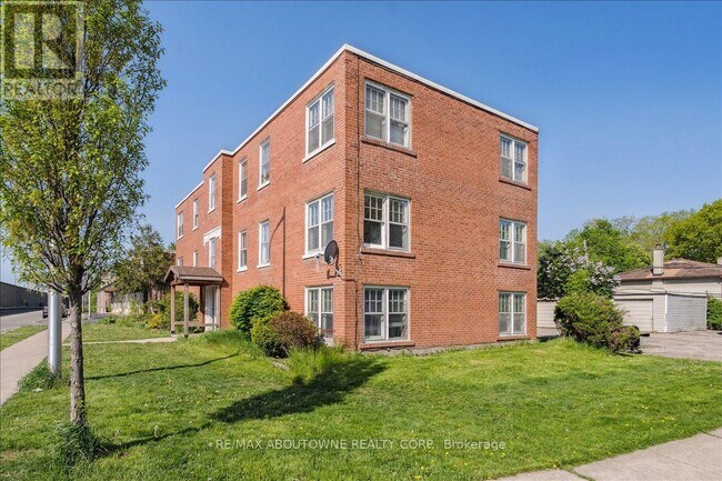 Photo du bâtiment - 133 North Service Rd E