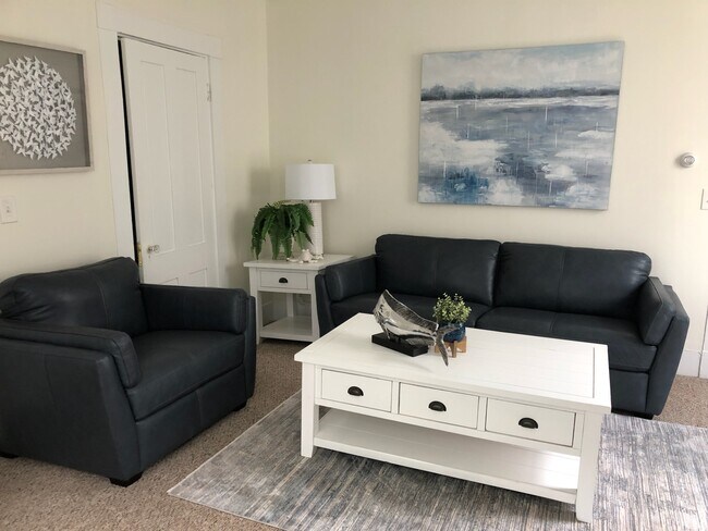 Living - 81 Government St
