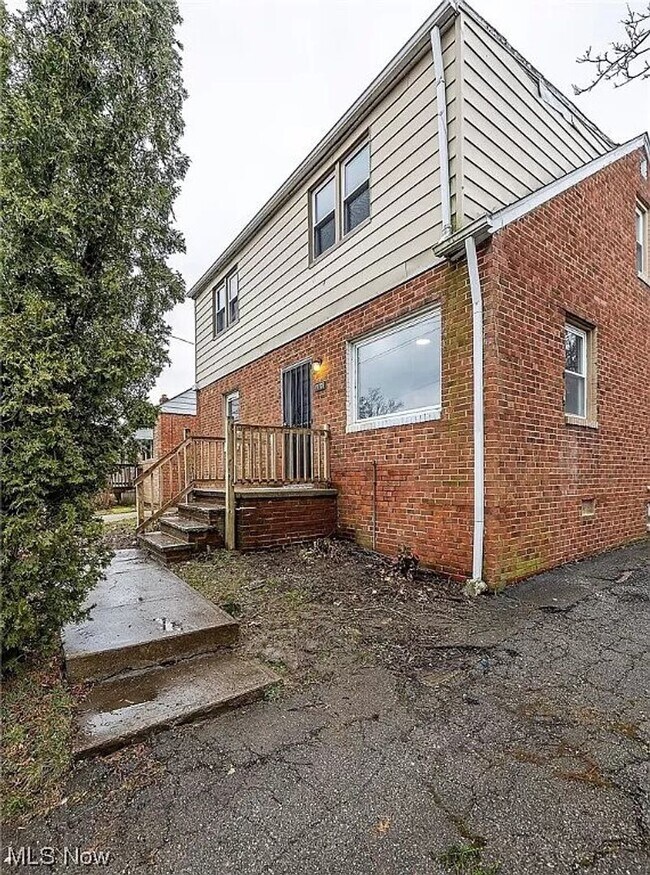 Foto del edificio - "Luxury Living: 5-Bedroom Single Family Ho...