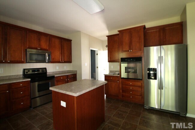 Building Photo - 408 Treybrooke Dr