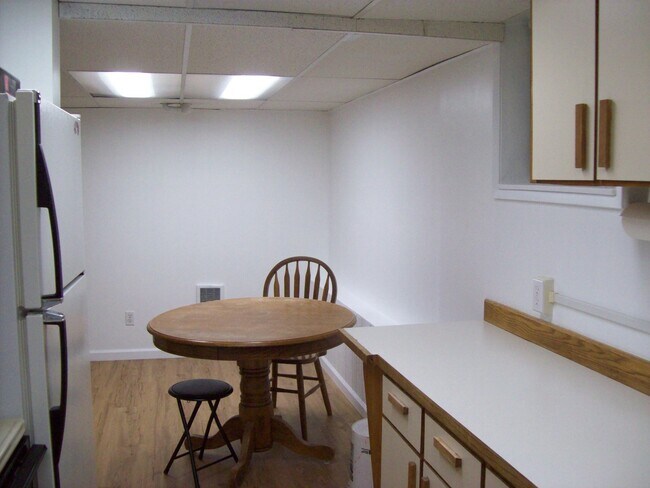 Foto del edificio - Charming 1 Bed / 1 Bath Basement Apartment in Columbia Falls