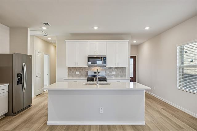 Building Photo - 805 Leavenworth Dr