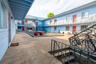Building Photo - 2408 Longview