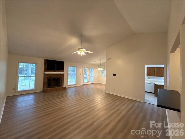 Foto del edificio - 13500 Stephendale Dr