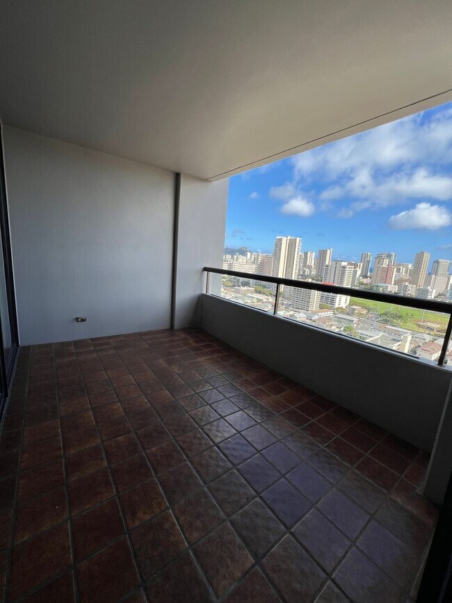 Foto del edificio - Super Convenient location in Town, close to everything.