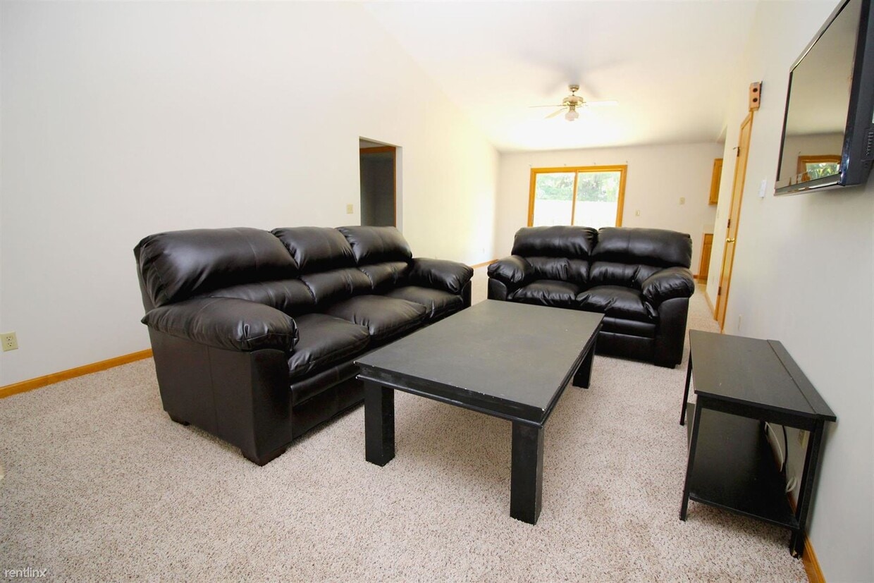 Building Photo - 2 br, 1.5 bath  - 512 W Grant Ave