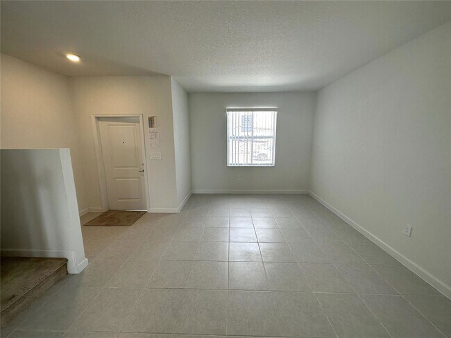 Foto del edificio - 17339 NW 7th Ave