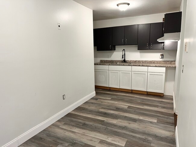 Building Photo - 1295 E Main St