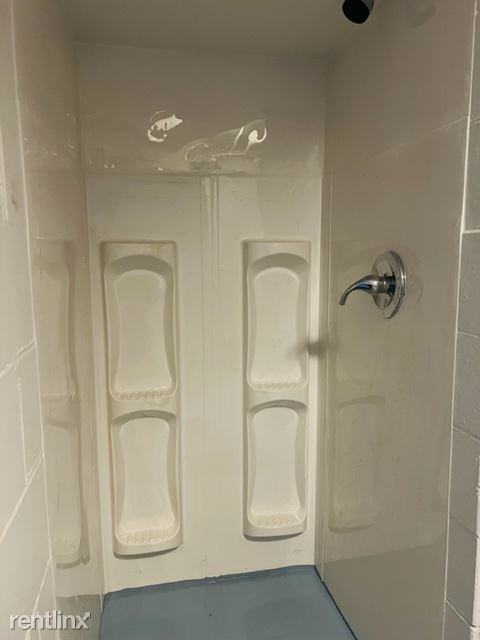Foto del edificio - 1 br, 1 bath Townhome - 2221 Deerpark Blvd...