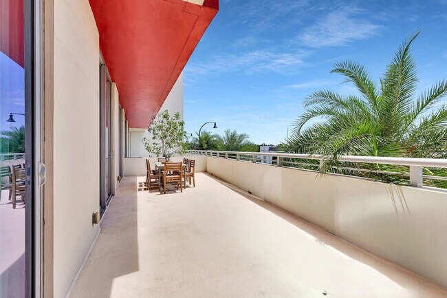 Building Photo - 348 Indiana St