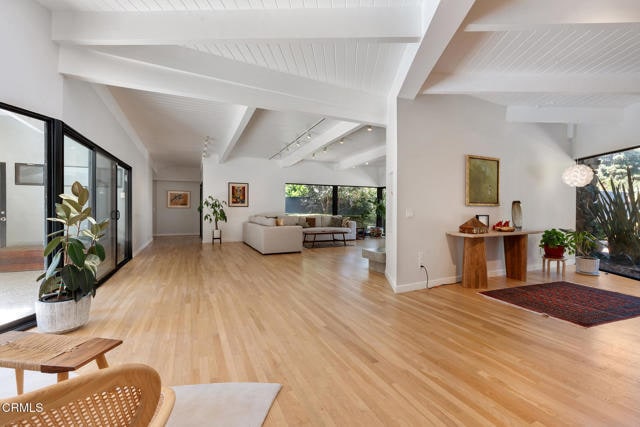 Foto del edificio - 3581 Valley Meadow Rd
