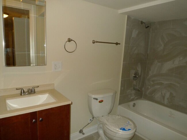 Foto del edificio - 2519 N Marshfield Ave