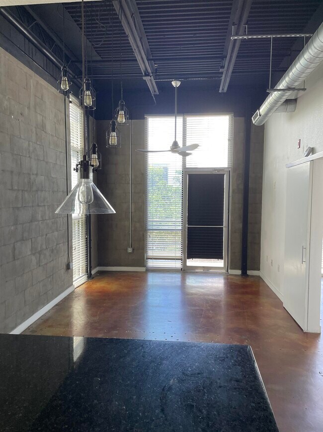 Building Photo - 420 N Adams St