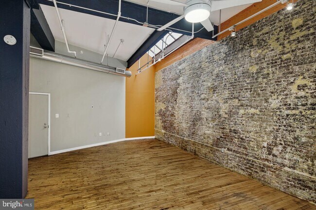 Building Photo - 428-440 N 13th St