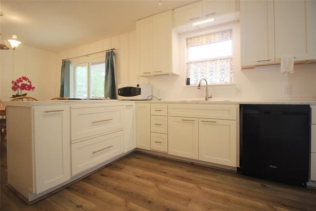 Foto del edificio - 9137 White Oak Dr