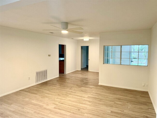 Foto del edificio - 3914 Ella Blvd