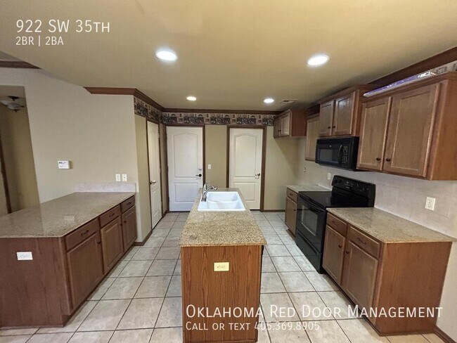 Building Photo - 922 SW 35th-