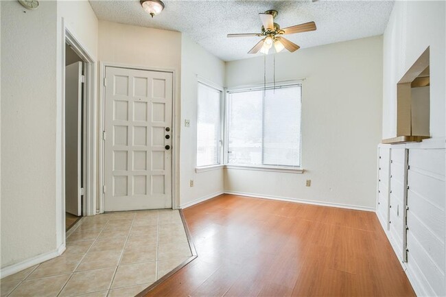Building Photo - 821 Dublin Dr