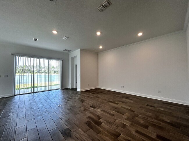 Foto del edificio - AMAZING POND VIEW! This is a great price o...